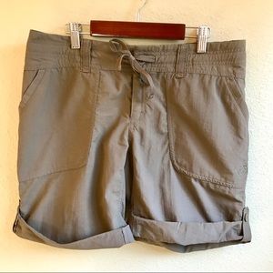 The North Face Nylon Roll Cuff Shorts in Olive Green 10 Long